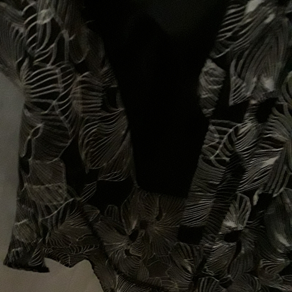 🦋Flowy cap sleeve faux wrap dress - Picture 5 of 6